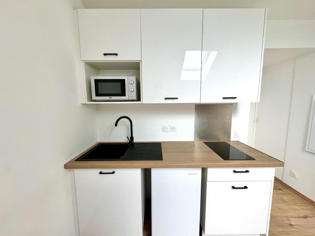 STUDIO A LOUER - ST ETIENNE - 25.1 m2 - 350 &euro; charges comprises par mois