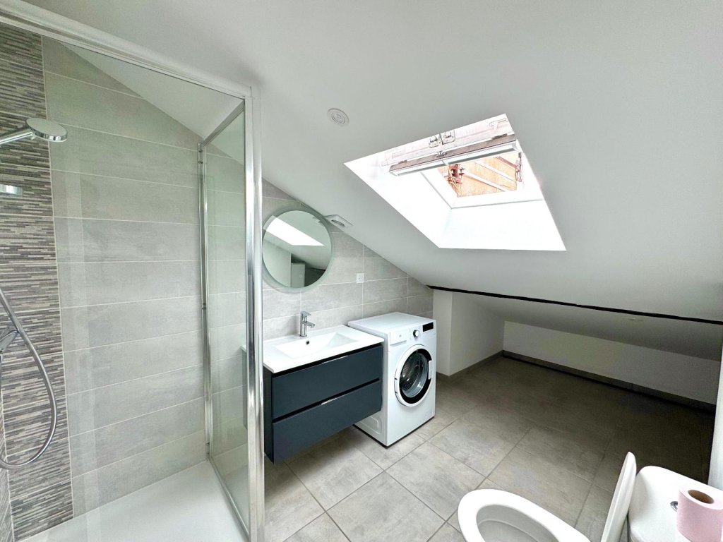 STUDIO A LOUER - ST ETIENNE - 25.1 m2 - 350 &euro; charges comprises par mois