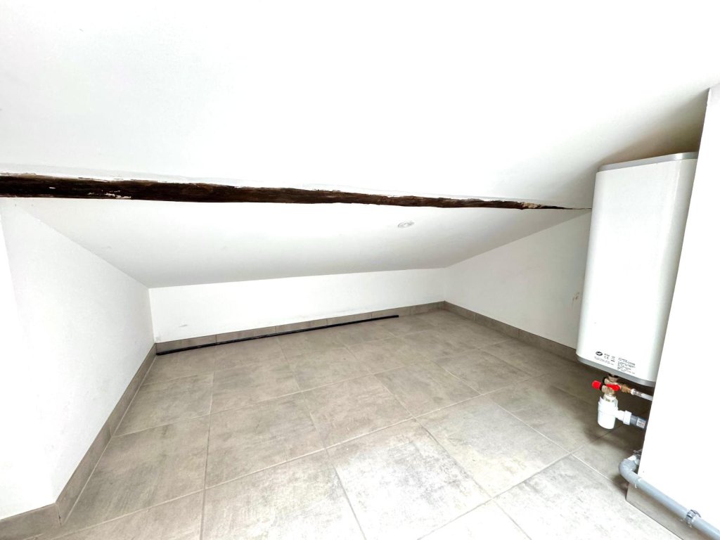 STUDIO A LOUER - ST ETIENNE - 25.1 m2 - 350 &euro; charges comprises par mois