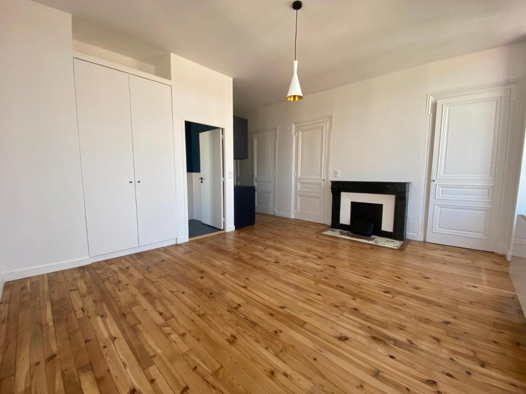 STUDIO A LOUER - ST ETIENNE - 31.01 m2 - 415 &euro; charges comprises par mois