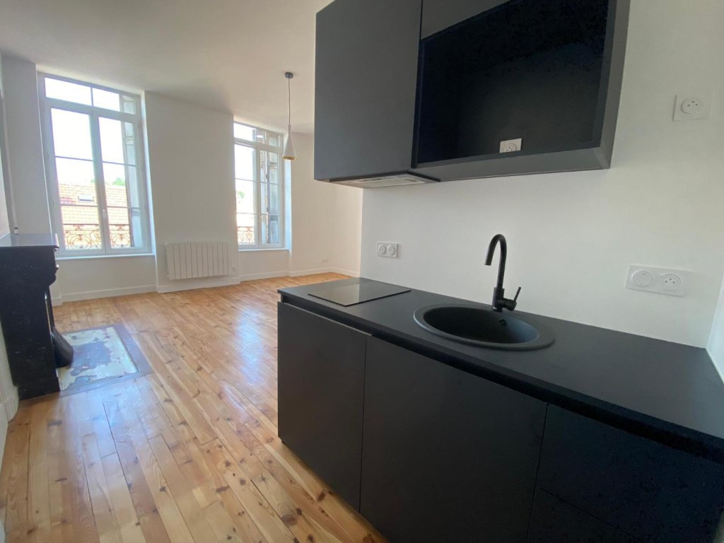STUDIO A LOUER - ST ETIENNE - 31.01 m2 - 415 &euro; charges comprises par mois