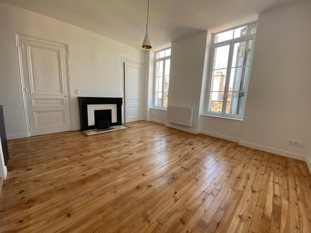 STUDIO A LOUER - ST ETIENNE - 31.01 m2 - 415 &euro; charges comprises par mois
