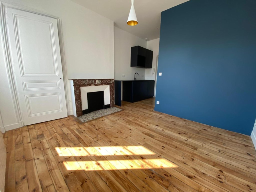 STUDIO A LOUER - ST ETIENNE - 19 m2 - 410 &euro; charges comprises par mois