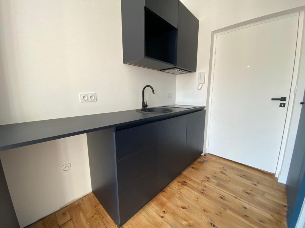 STUDIO A LOUER - ST ETIENNE - 19 m2 - 410 &euro; charges comprises par mois