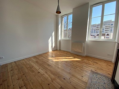 STUDIO A LOUER - ST ETIENNE - 19 m2 - 410 &euro; charges comprises par mois