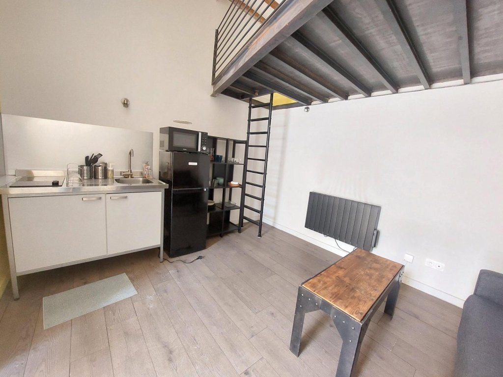 STUDIO A LOUER - ST ETIENNE - 22.76 m2 - 353 &euro; charges comprises par mois