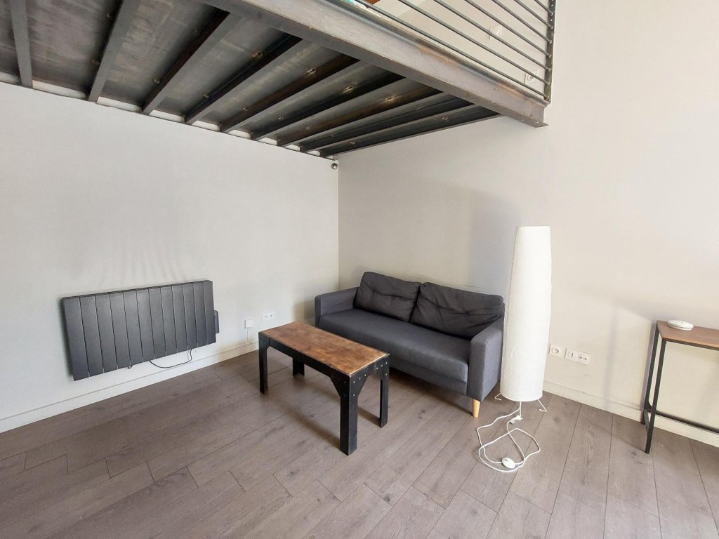 STUDIO A LOUER - ST ETIENNE - 22.76 m2 - 353 &euro; charges comprises par mois