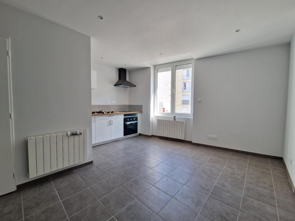 STUDIO A LOUER - ST ETIENNE - 24.91 m2 - 375 &euro; charges comprises par mois