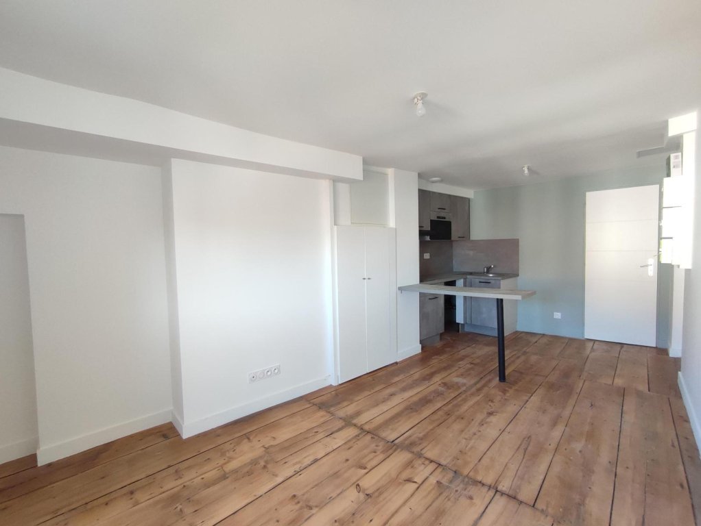 STUDIO A LOUER - ST ETIENNE - 22.17 m2 - 315 &euro; charges comprises par mois