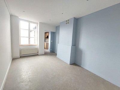 STUDIO A LOUER - ST ETIENNE - 30.85 m2 - 335 &euro; charges comprises par mois