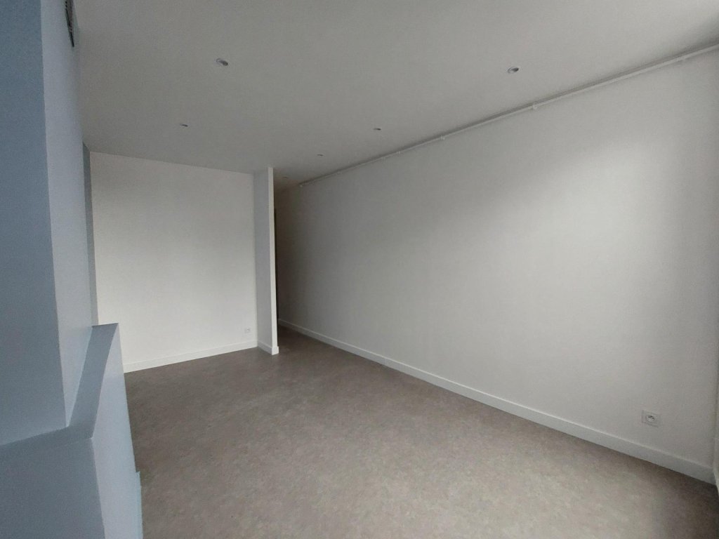 STUDIO A LOUER - ST ETIENNE - 30.85 m2 - 335 &euro; charges comprises par mois