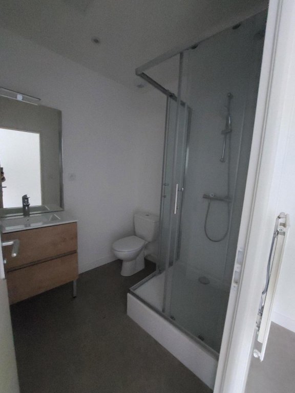 STUDIO A LOUER - ST ETIENNE - 30.85 m2 - 335 &euro; charges comprises par mois