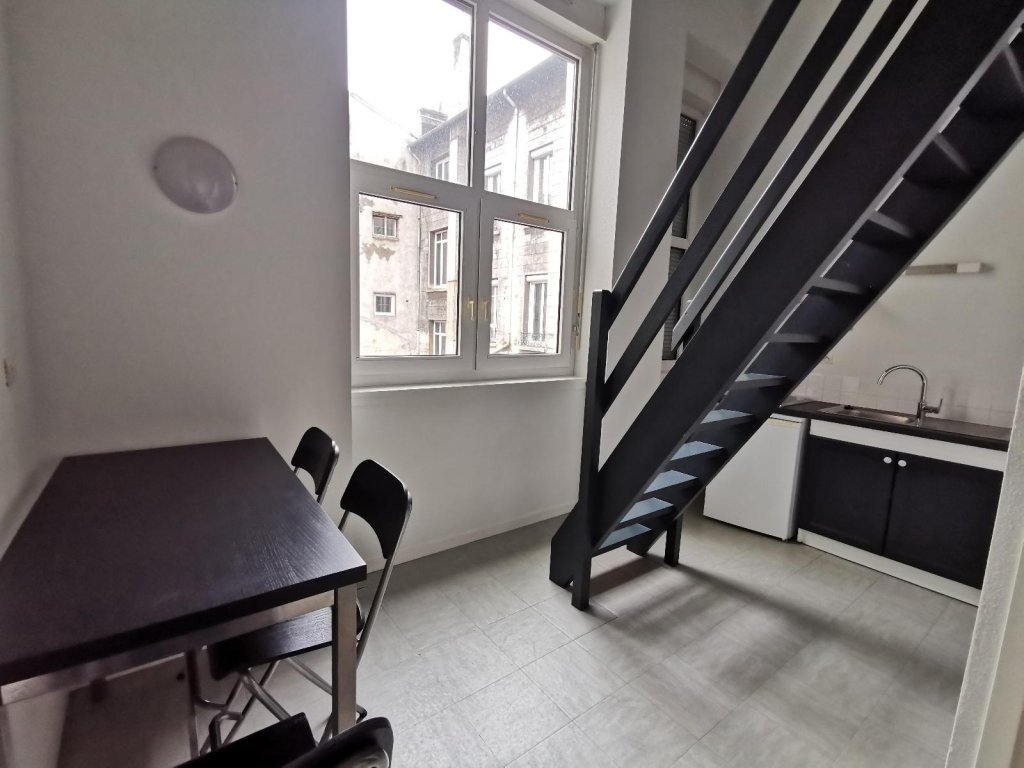 STUDIO A LOUER - ST ETIENNE - 22.47 m2 - 360 &euro; charges comprises par mois