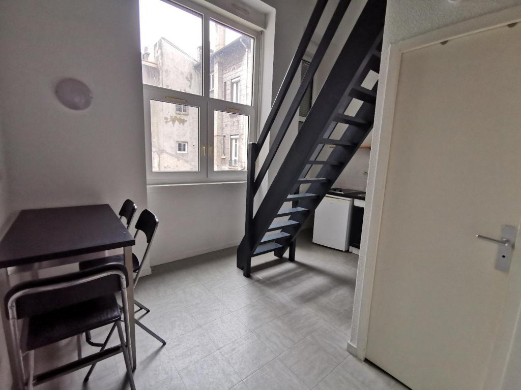 STUDIO A LOUER - ST ETIENNE - 22.47 m2 - 360 &euro; charges comprises par mois