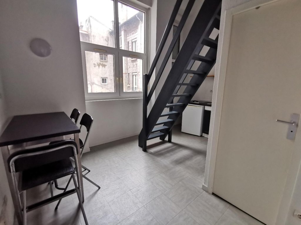 STUDIO A LOUER - ST ETIENNE - 22.47 m2 - 360 &euro; charges comprises par mois