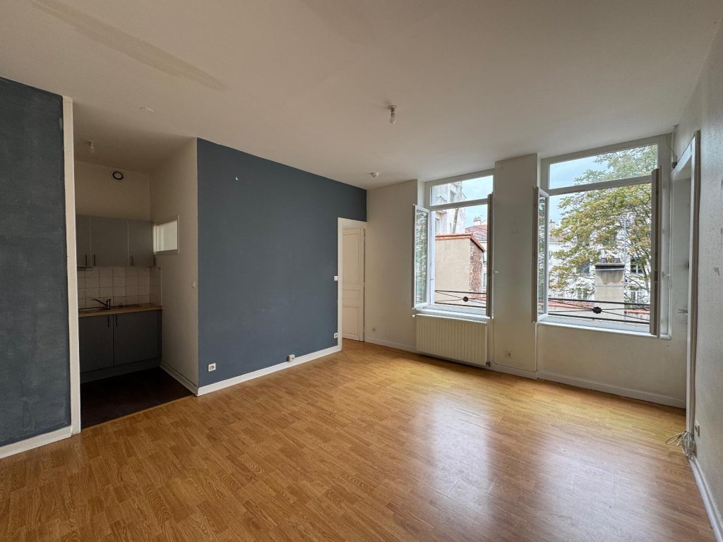 STUDIO A LOUER - ST ETIENNE - 41.25 m2 - 440 &euro; charges comprises par mois