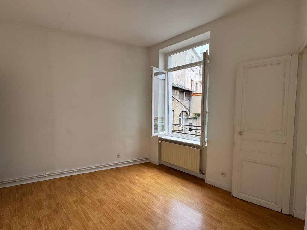STUDIO A LOUER - ST ETIENNE - 41.25 m2 - 440 &euro; charges comprises par mois