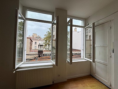 STUDIO A LOUER - ST ETIENNE - 41.25 m2 - 440 &euro; charges comprises par mois