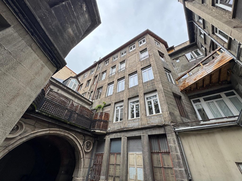 STUDIO A LOUER - ST ETIENNE - 41.25 m2 - 440 &euro; charges comprises par mois