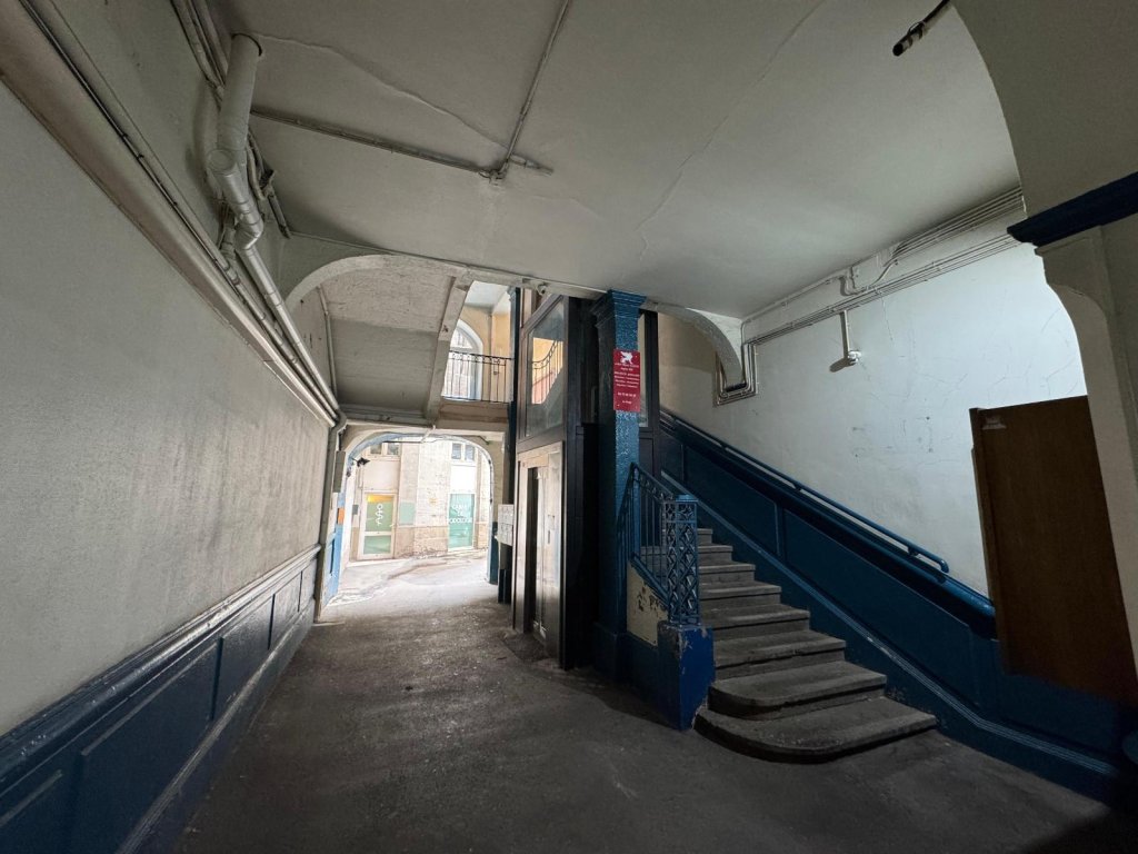 STUDIO A LOUER - ST ETIENNE - 41.25 m2 - 440 &euro; charges comprises par mois