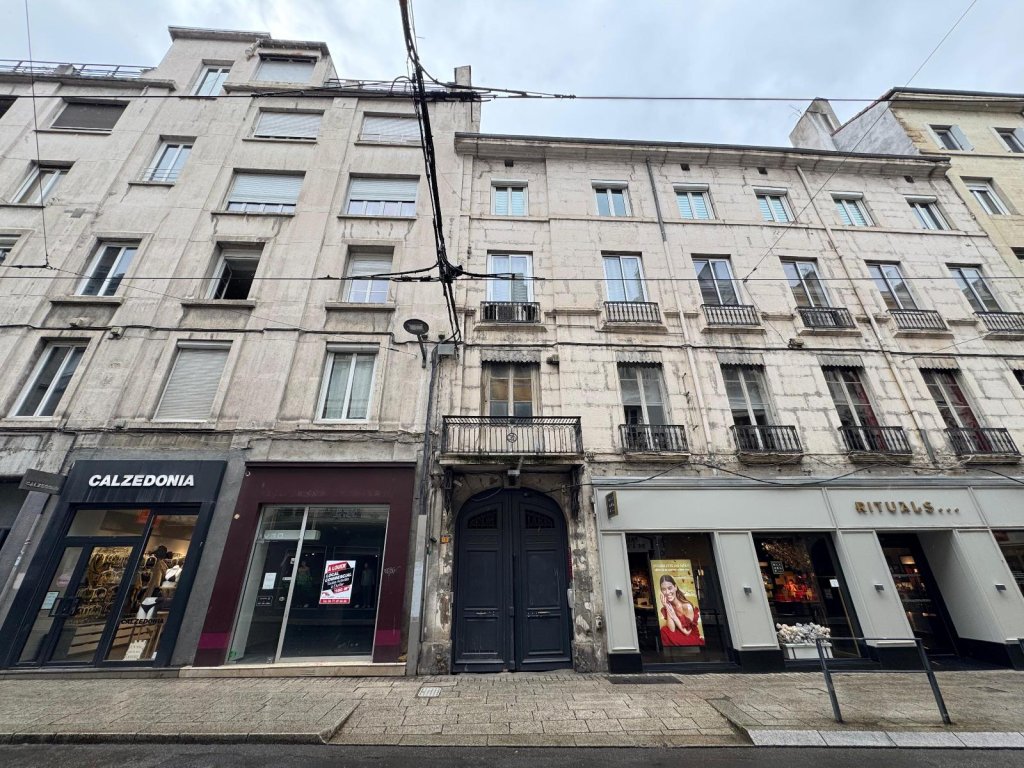 STUDIO A LOUER - ST ETIENNE - 41.25 m2 - 440 &euro; charges comprises par mois
