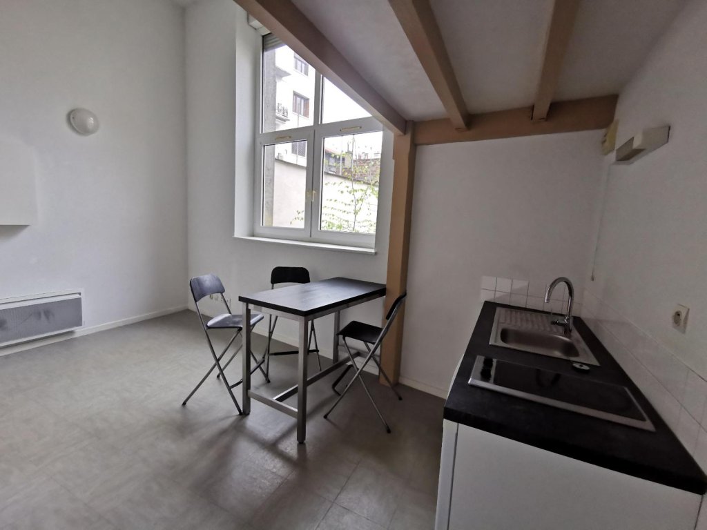 STUDIO A LOUER - ST ETIENNE - 26.97 m2 - 350 &euro; charges comprises par mois