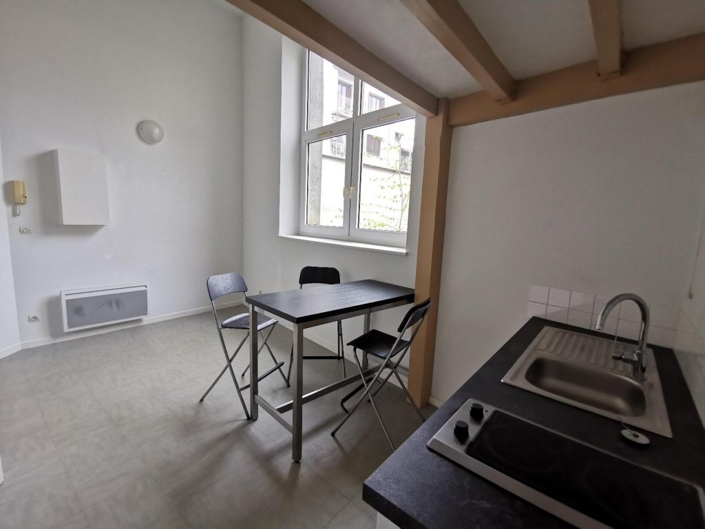 STUDIO A LOUER - ST ETIENNE - 26.97 m2 - 350 &euro; charges comprises par mois