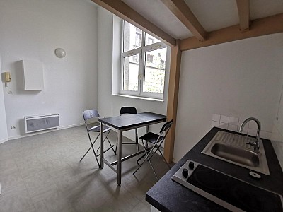 STUDIO A LOUER - ST ETIENNE - 26.97 m2 - 350 &euro; charges comprises par mois