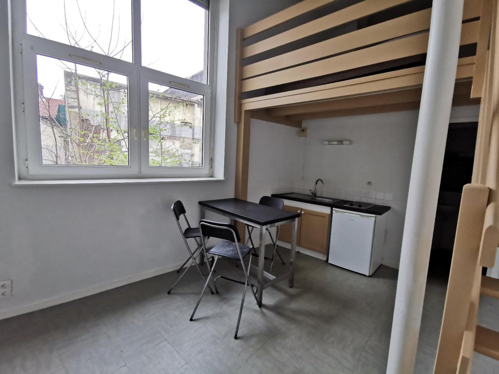 STUDIO A LOUER - ST ETIENNE - 26.97 m2 - 350 &euro; charges comprises par mois
