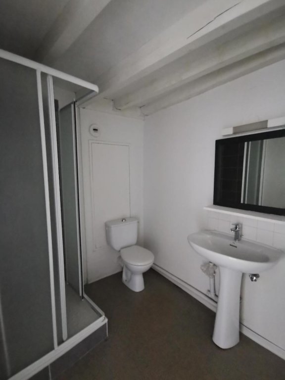 STUDIO A LOUER - ST ETIENNE - 26.97 m2 - 350 &euro; charges comprises par mois