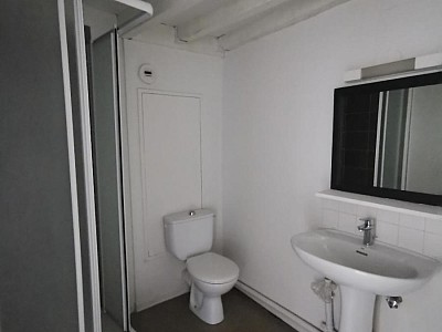 STUDIO A LOUER - ST ETIENNE - 26.97 m2 - 350 &euro; charges comprises par mois