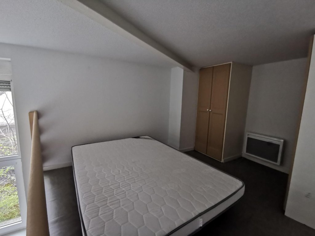 STUDIO A LOUER - ST ETIENNE - 26.97 m2 - 350 &euro; charges comprises par mois