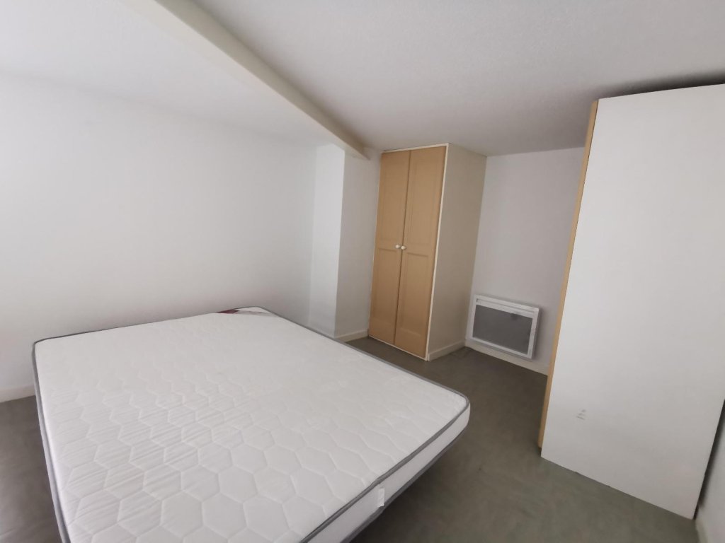 STUDIO A LOUER - ST ETIENNE - 26.97 m2 - 350 &euro; charges comprises par mois