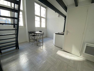 STUDIO A LOUER - ST ETIENNE - 27 m2 - 330 &euro; charges comprises par mois