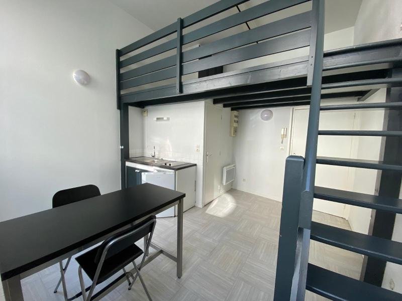 STUDIO A LOUER - ST ETIENNE - 27 m2 - 330 &euro; charges comprises par mois