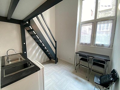 STUDIO A LOUER - ST ETIENNE - 23.19 m2 - 330 &euro; charges comprises par mois