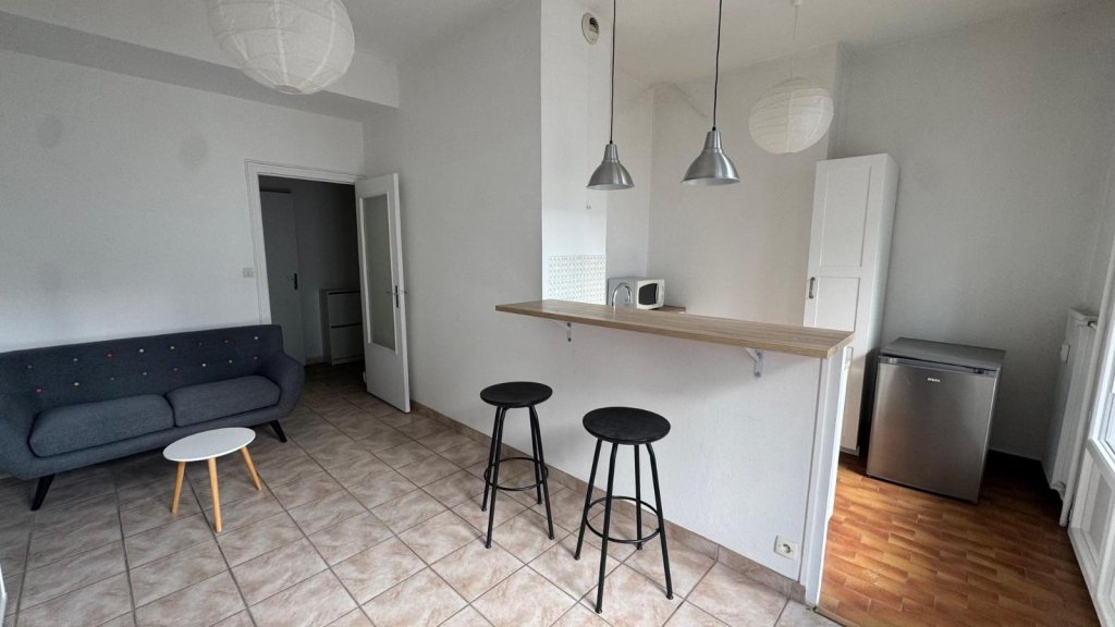 STUDIO A LOUER - ST ETIENNE - 31 m2 - 395 &euro; charges comprises par mois