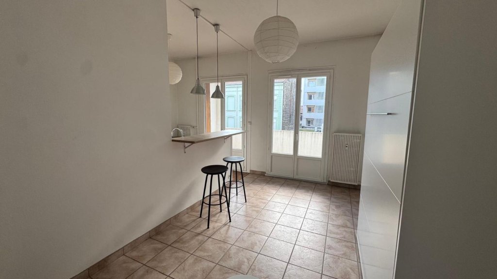 STUDIO A LOUER - ST ETIENNE - 31 m2 - 395 &euro; charges comprises par mois