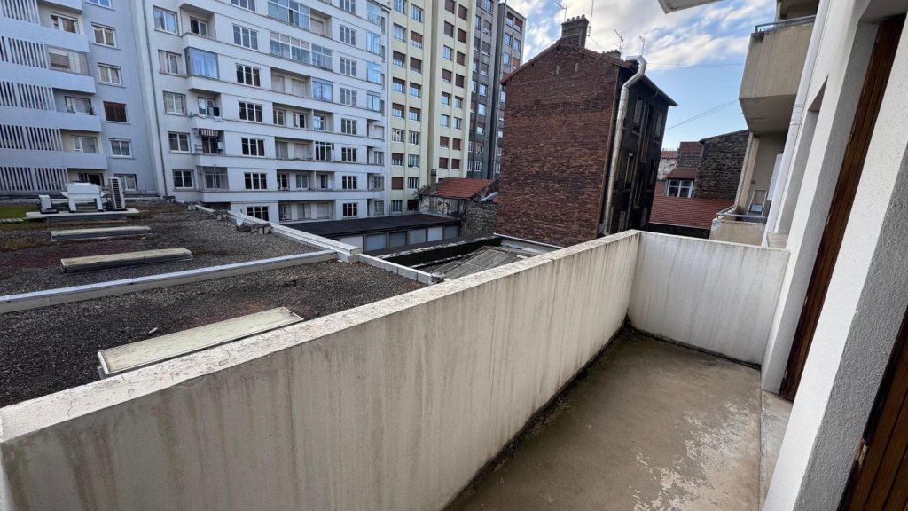 STUDIO A LOUER - ST ETIENNE - 31 m2 - 395 &euro; charges comprises par mois