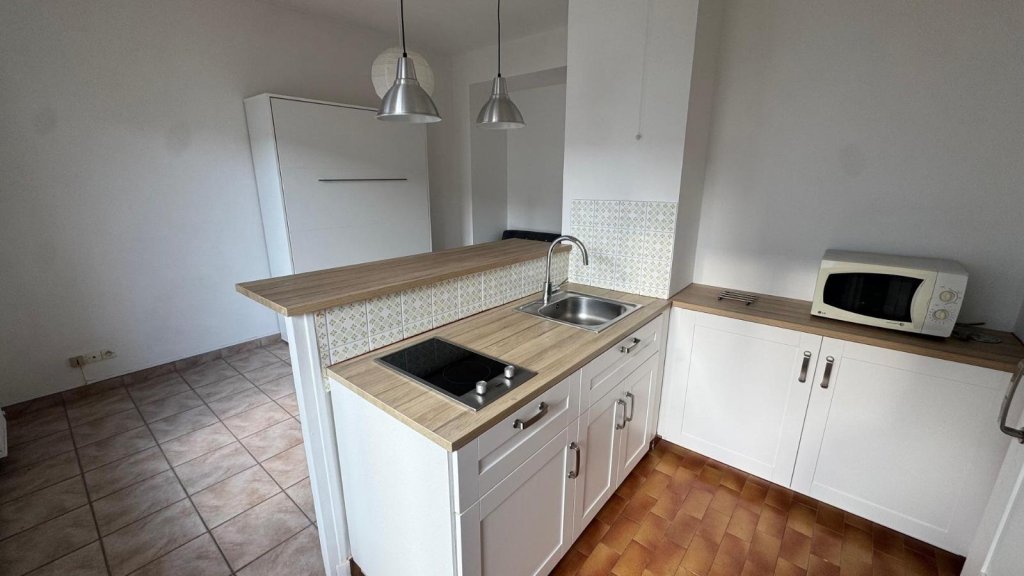 STUDIO A LOUER - ST ETIENNE - 31 m2 - 395 &euro; charges comprises par mois