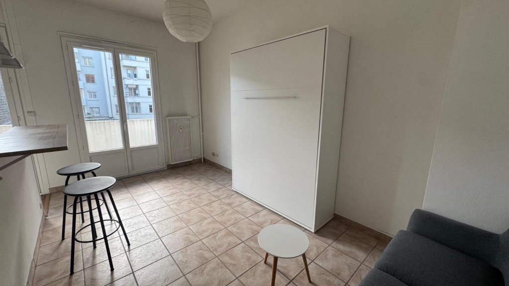 STUDIO A LOUER - ST ETIENNE - 31 m2 - 395 &euro; charges comprises par mois