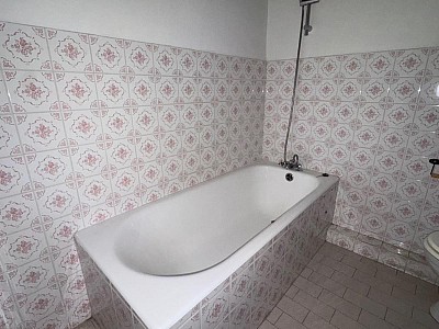 STUDIO A LOUER - ST ETIENNE - 31 m2 - 395 &euro; charges comprises par mois