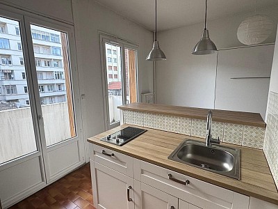 STUDIO A LOUER - ST ETIENNE - 31 m2 - 395 &euro; charges comprises par mois