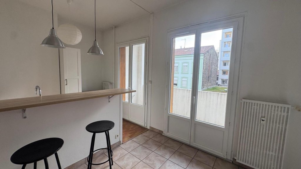 STUDIO A LOUER - ST ETIENNE - 31 m2 - 395 &euro; charges comprises par mois