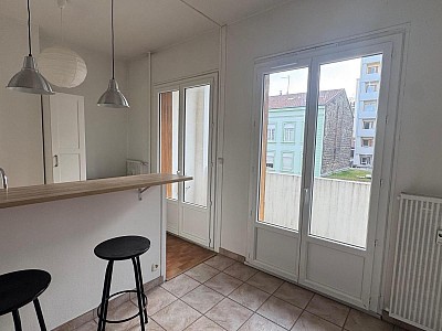 STUDIO A LOUER - ST ETIENNE - 31 m2 - 395 &euro; charges comprises par mois