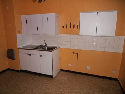 STUDIO A LOUER - ST ETIENNE - 44.21 m2 - 480 &euro; charges comprises par mois