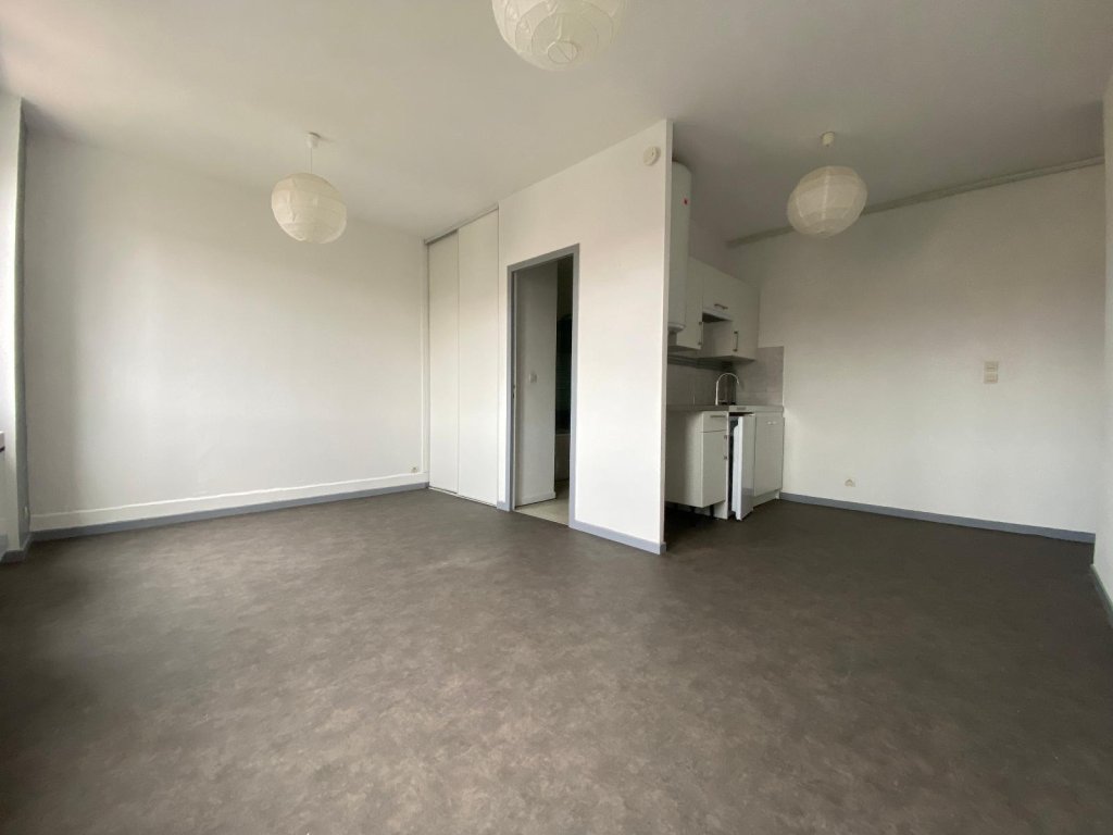 STUDIO A LOUER - ST ETIENNE - 27.33 m2 - 327 &euro; charges comprises par mois