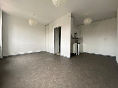 STUDIO A LOUER - ST ETIENNE - 27.33 m2 - 327 &euro; charges comprises par mois