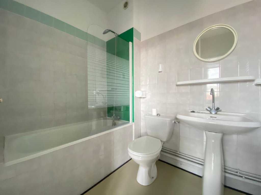 STUDIO A LOUER - ST ETIENNE - 27.33 m2 - 327 &euro; charges comprises par mois