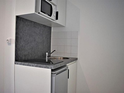 STUDIO A LOUER - ST ETIENNE - 13.74 m2 - 295 &euro; charges comprises par mois